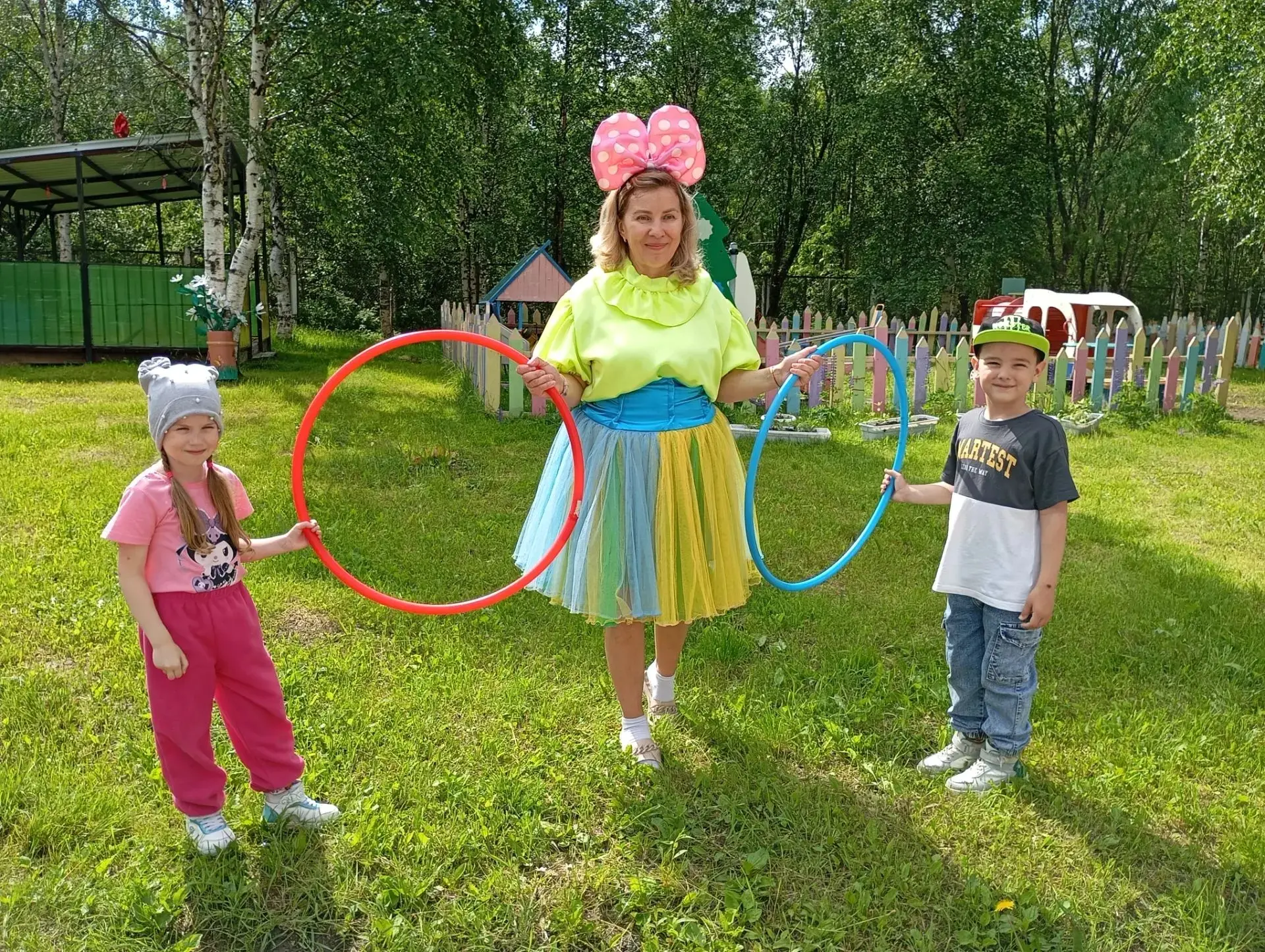 Сегодня прошёл яркий и зажигательный танцевальный флэшмоб с весёлой Витаминкой, посвящённый Дню здор