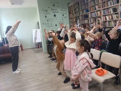 Для «Летнего калейдоскопа» сегодня распахнула двери наша Детская библиотека! 📚
Мы выбрали очень уда