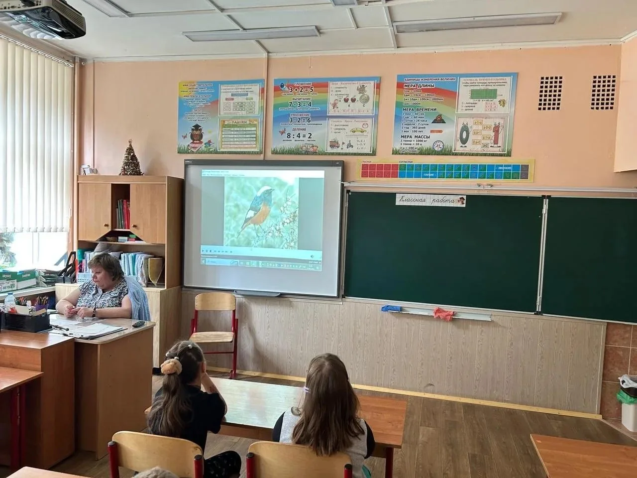 ☀️ День в лагере: от птичьих трелей до пожарных подвигов! ☀️Начался день бодро и музыкально — на све