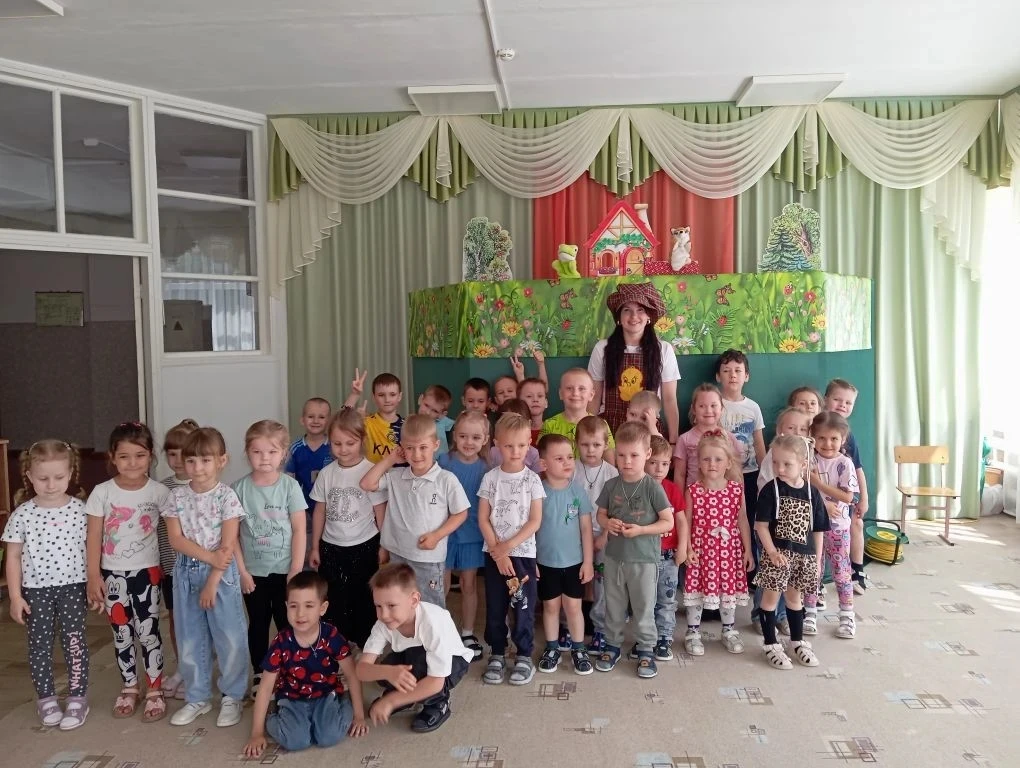 Сегодня 11 июня 2026 года артисты кукольного театра «Петрушка» Дома культуры «Колос» побывали в гост