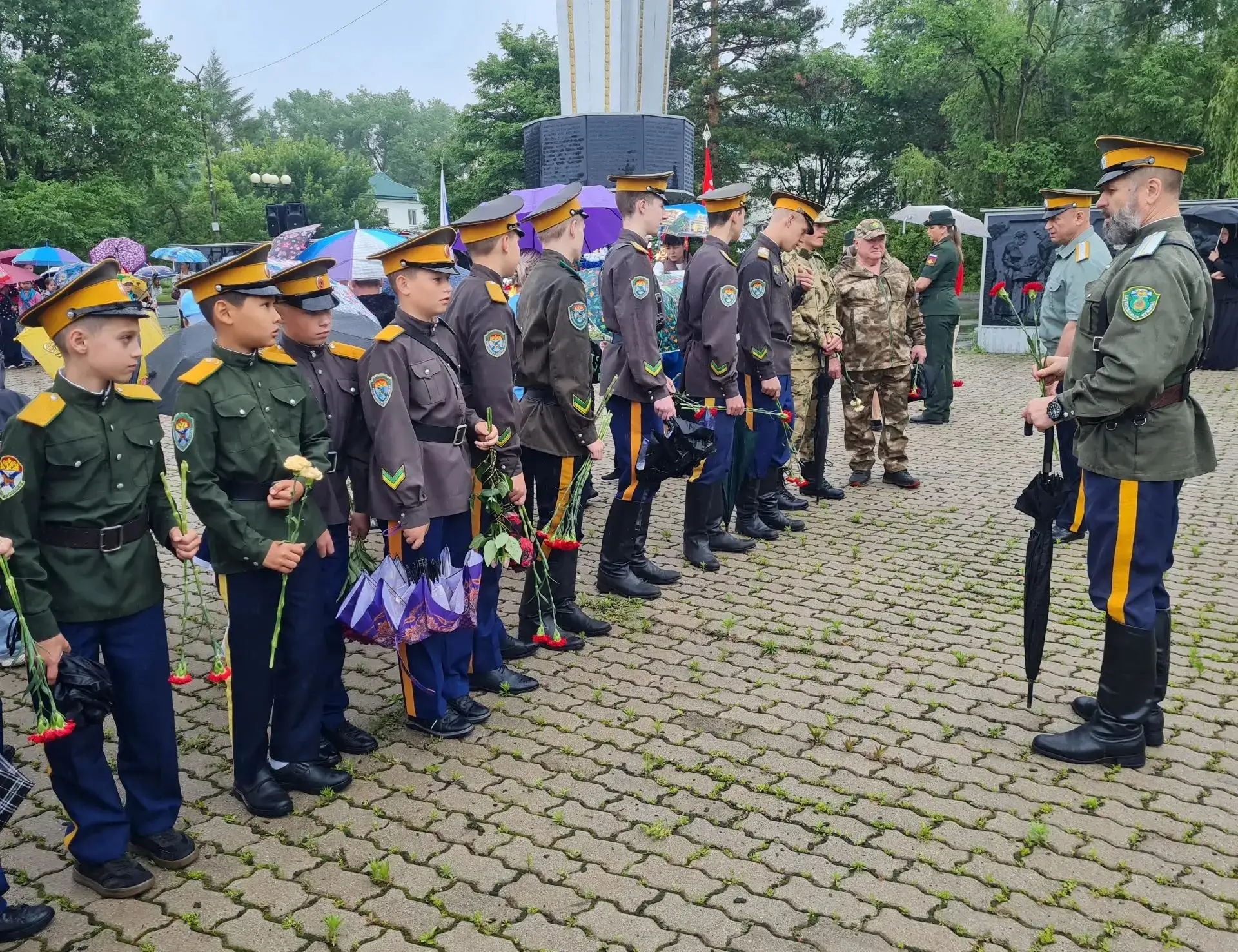 22 июня, в День памяти и скорби, ребята казачьих классов нашей школы вместе с классными руководителя