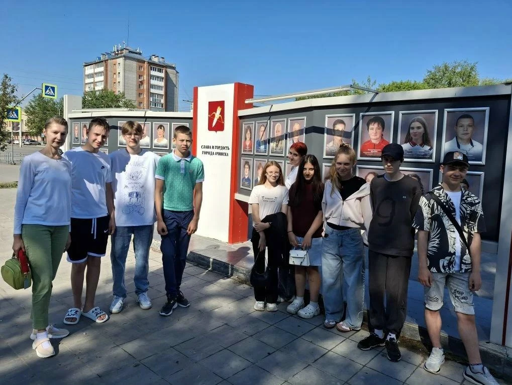 Урок гордости: как ачинские восьмиклассники знакомились с лучшими людьми города 
 
Лето — это не тол