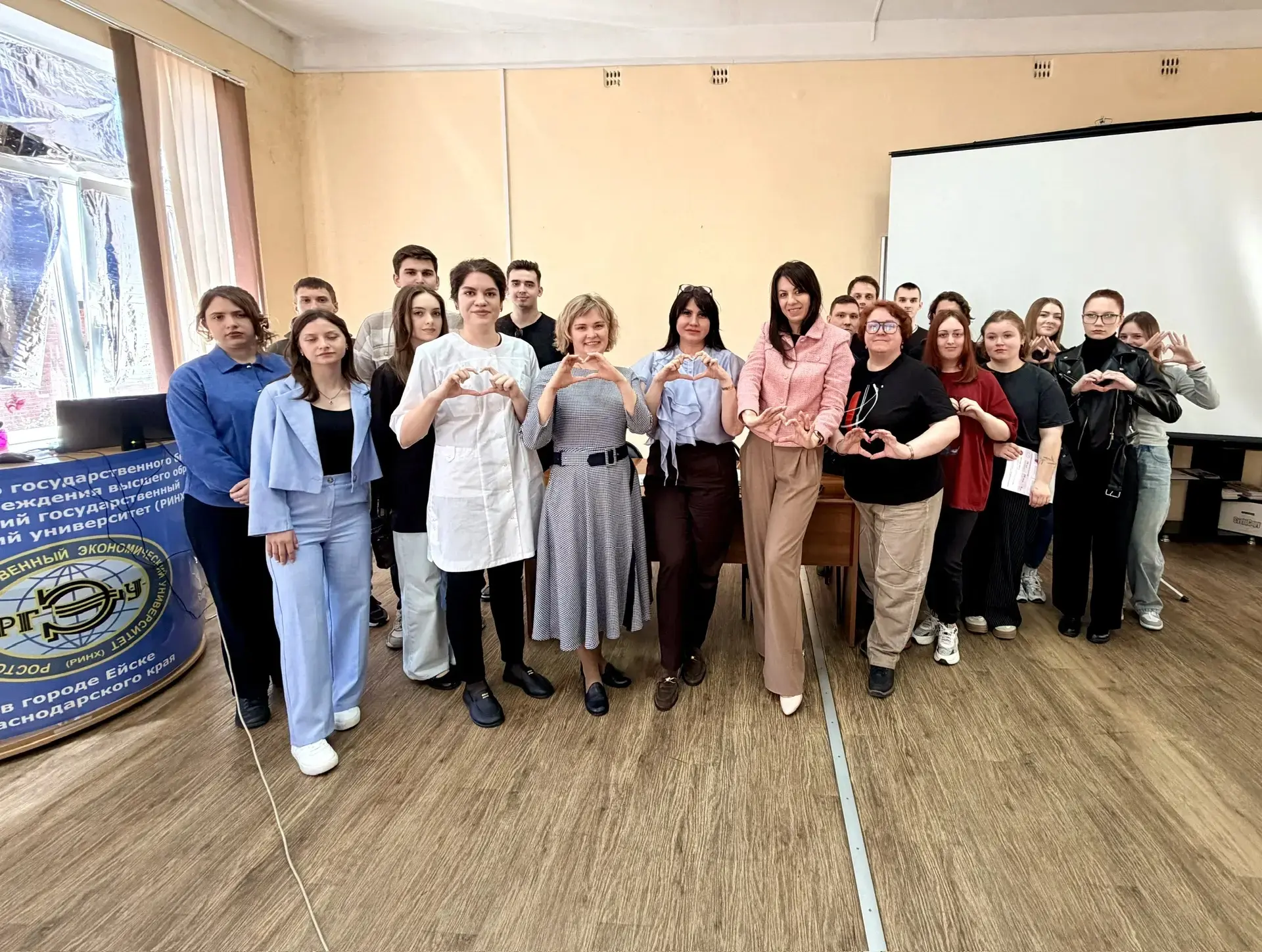 Ейская поликлиника ФМБА России проводила мероприятие молодёжного донорства в филиале ФГБОУ ВО "РГЭУ"