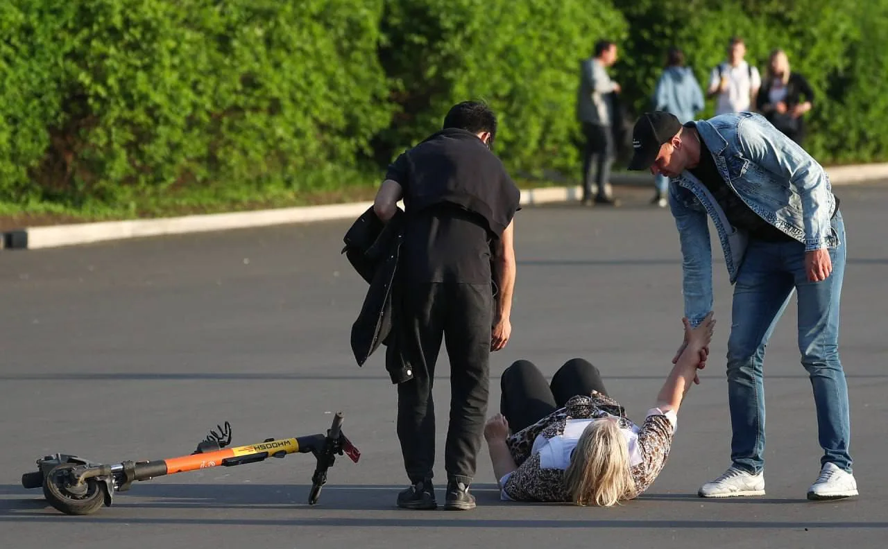 🛴 За неделю в Зеленограде произошло 2 ДТП с пострадавшими: оба раза неизвестные на СИМ сбили людей 