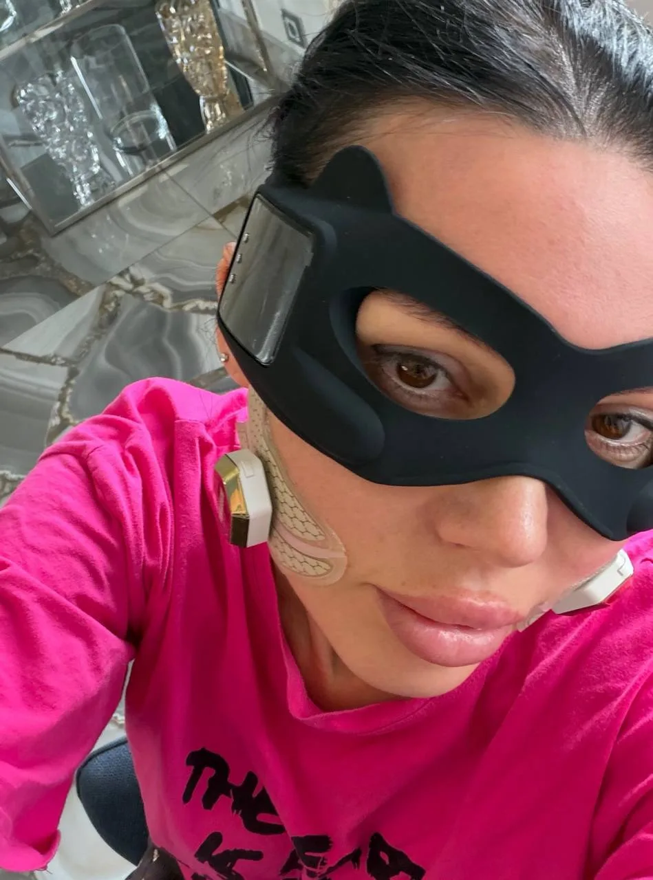 Когда купила все виды массажеров портативных и надела все сразу 😆🦸‍♀️🦸‍♀️