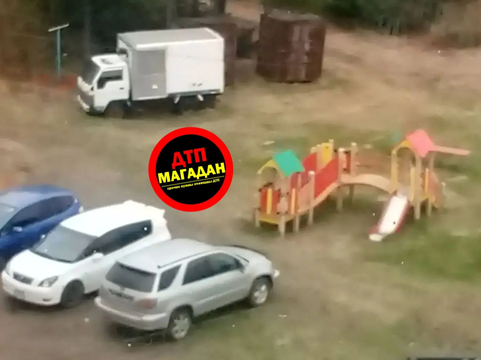 Почему так паркуют машины возле детской площадки? Пгт. Сокол ул. Королева д29

‼Ссылка на наш канал 