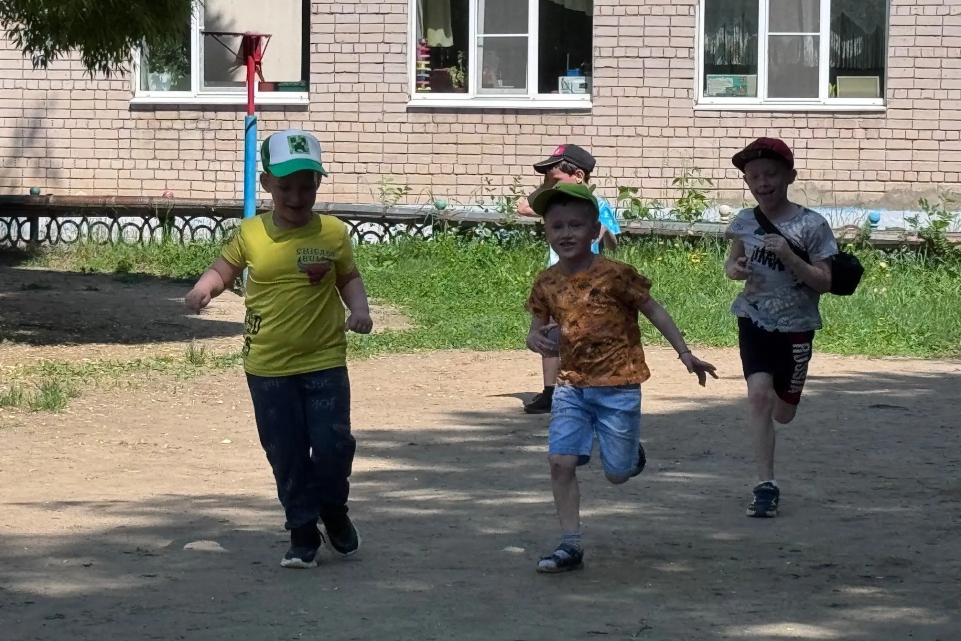 Тематическая неделя «Здравствуй, лето!»
В группе «Сказка» прошла тематическая неделя «Здравствуй, ле