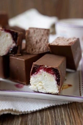 🥰 Творожные сырки

🧺 Ингредиенты:
• 200 гр творога
• 2 ст. л. сахарной пудры (без горки)
• 30 гр с