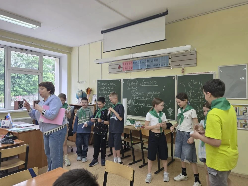 🎨🎭 Педагоги «Галактики» снова в гостях у летнего городского лагеря! Наши мастера творчества не даю
