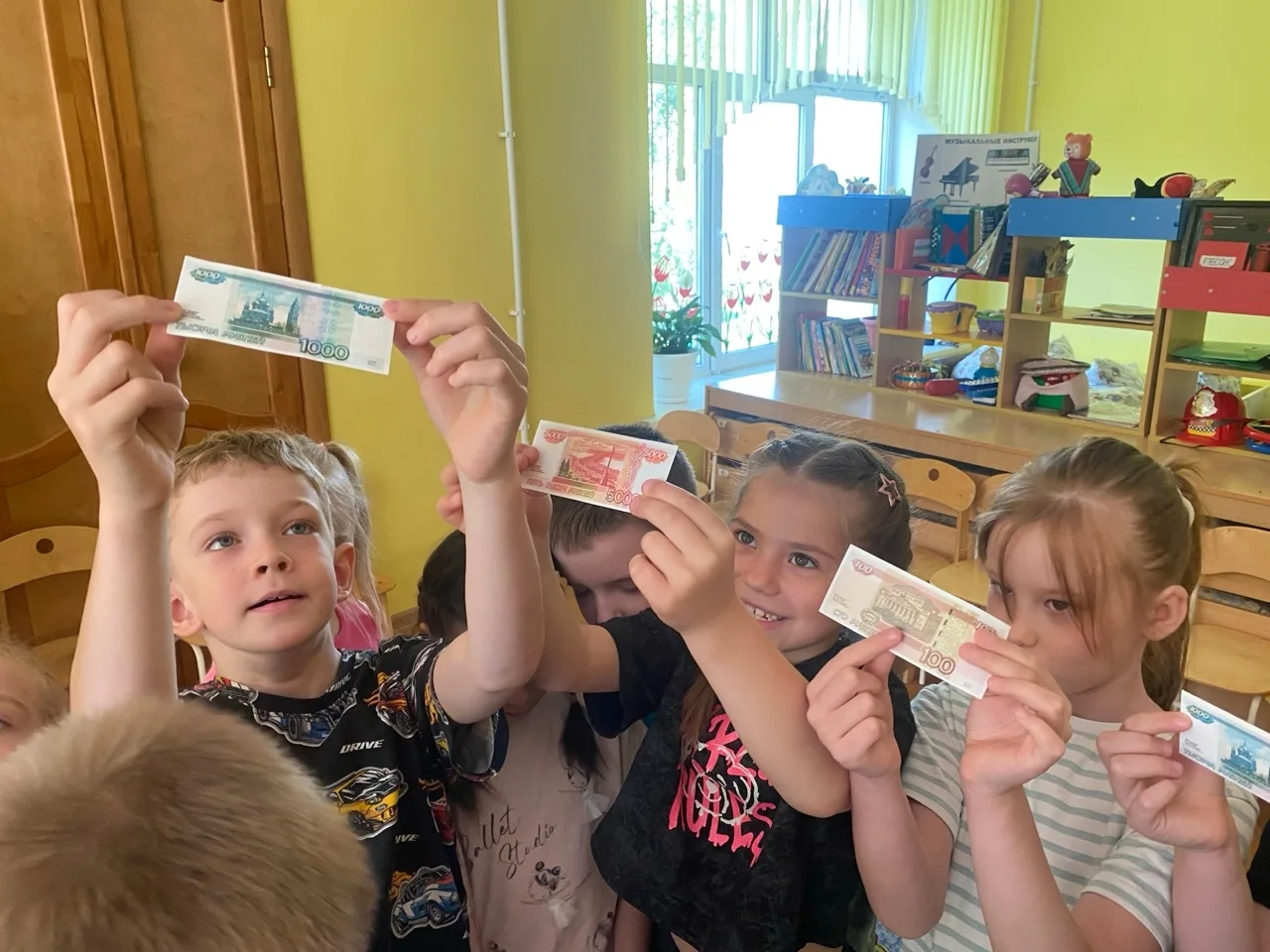 «Деньги всякие нужны»
В рамках недели финансовой грамотности в подготовительной группе "Малинка" про