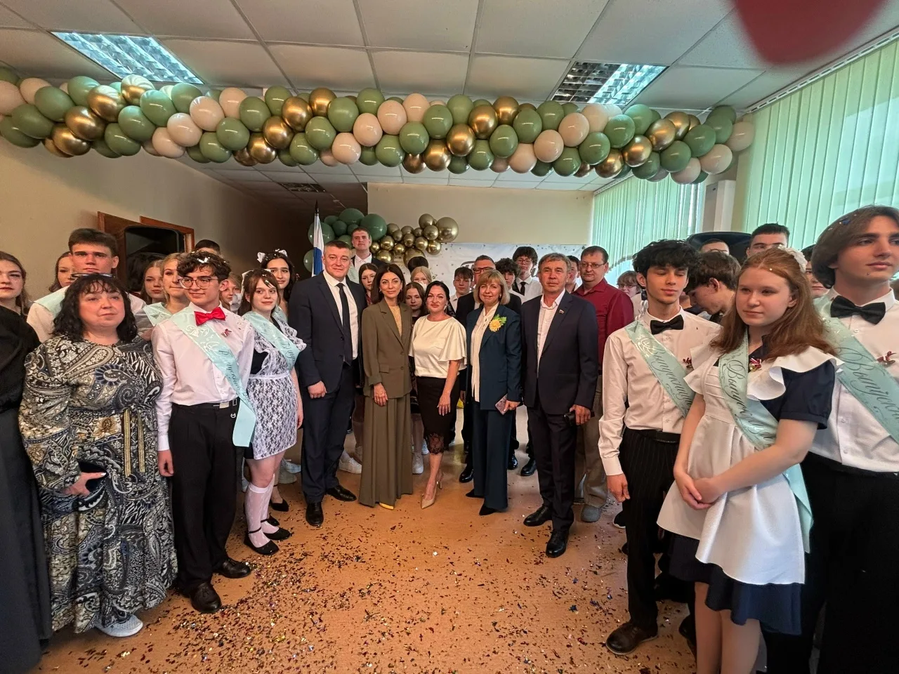 Последний звонок в Курском районе: трогательный праздник детства и начало большого пути
В школах Кур