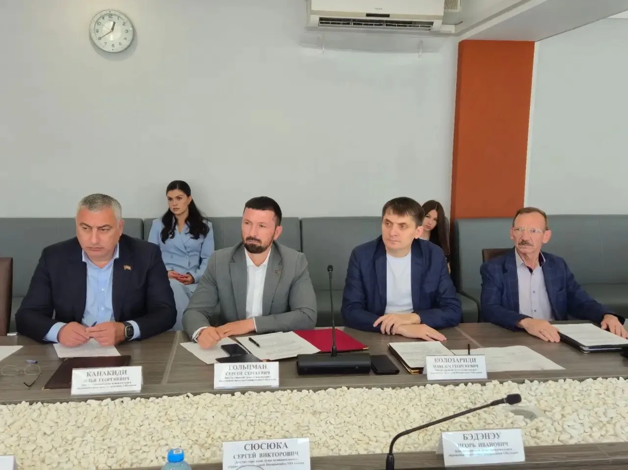 Принял участие в очередном заседании постоянного комитета по законности, правопорядку и правовой защ