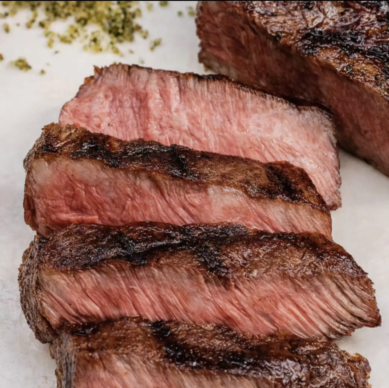 Друзья, мы знаем, что о вкусах не спорят, особенно когда дело касается мяса. Кто-то любит стейк «с к