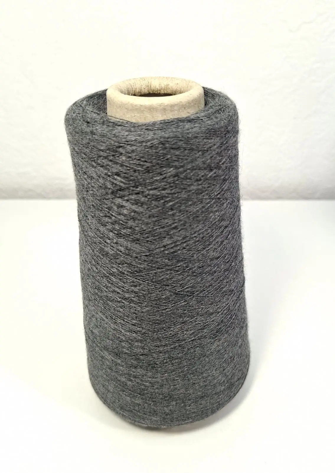 🧶🧶🧶 В НАЛИЧИИ 🧶🧶🧶
Loro Piana 
ROYAL 
70% кашемир, 30% шелк
2900м/100гр
✅1200 руб/100гр 1100руб