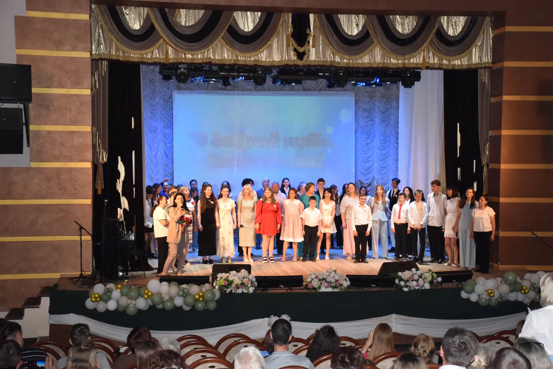 ✨Выпуск Талантов 2026! 🎶🎨

Вчера в концертном зале ЦКР царила атмосфера настоящего праздника – сос