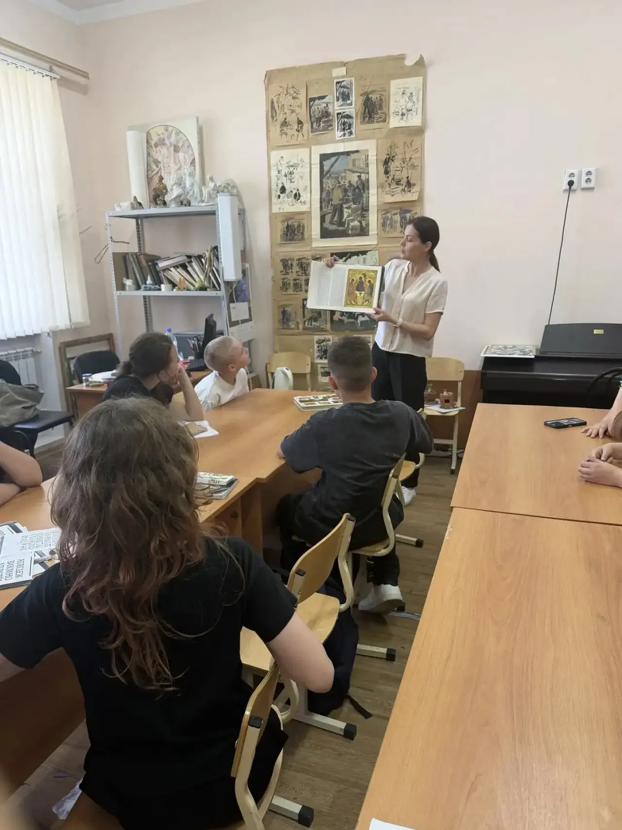 «К истокам славянской письменности»: беседа с душой и смыслом

В нашей школе искусств прошла значима