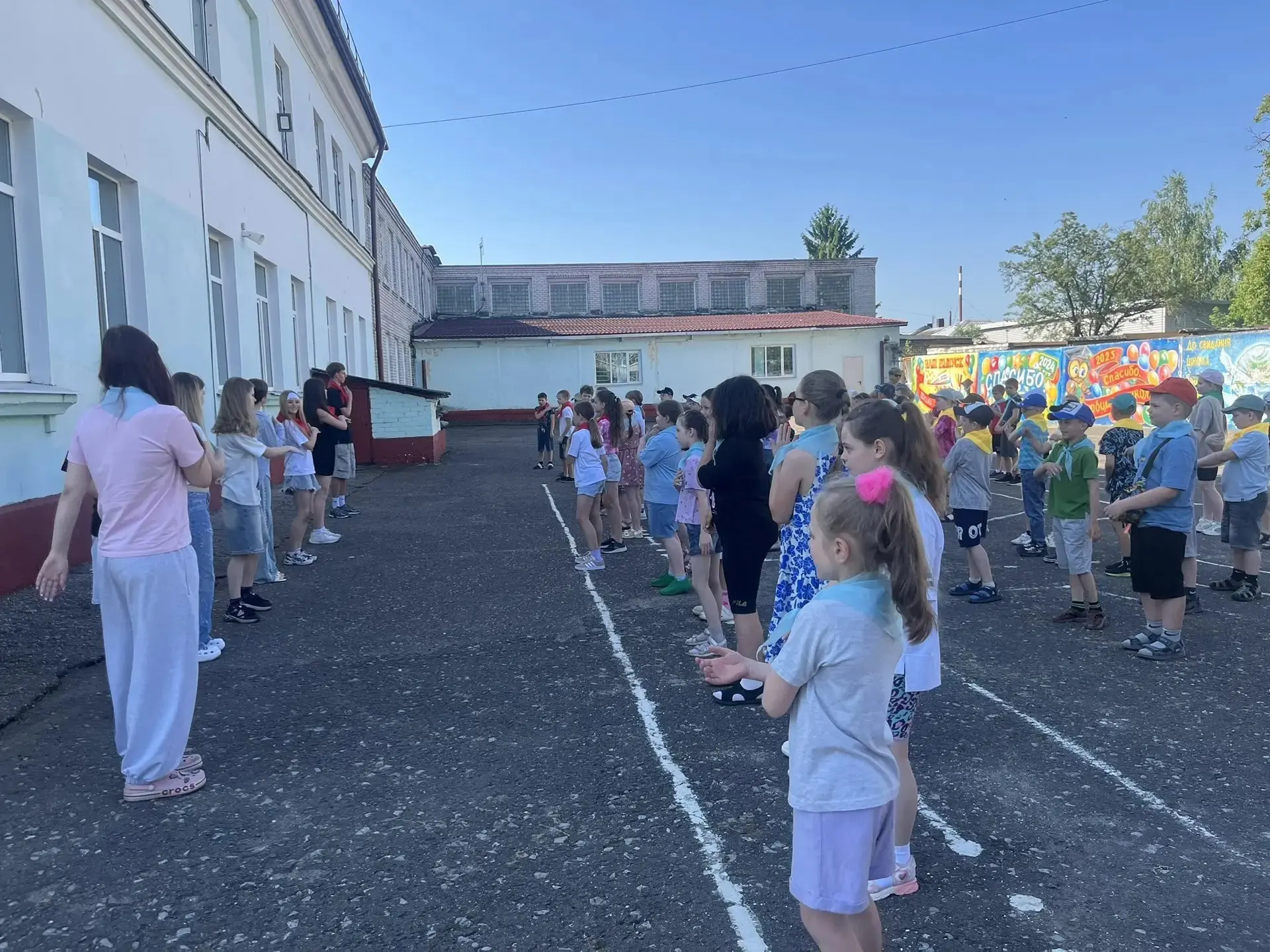 Восьмой день в лагере “Радуга”выдался насыщенным. 
☀️Утро как всегда началось с бодрой зарядки и вку