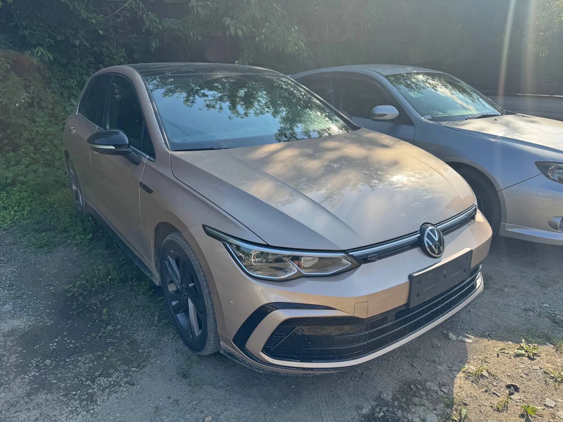 Куплен в Китае для заказчика.
На стоянке во Владивостоке.

Volkswagen Golf 2021 года
▫️Объем двигате