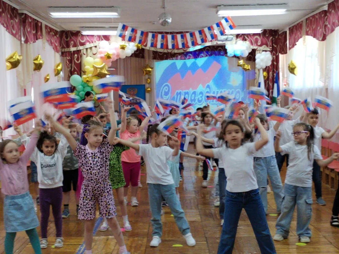 🇸🇮С Днём России! Как мы отметили главный праздник страны в детском саду 

🎊9 июня в МБДОУ Детский