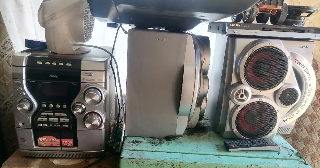 Продам муз центр, +79968104398