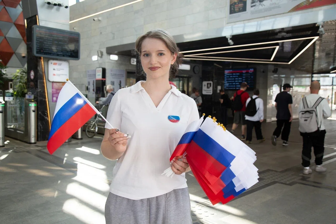 🇷🇺 С Днём России! Студенты колледжа поздравили жителей и гостей Зеленограда

Студенты колледжа сов