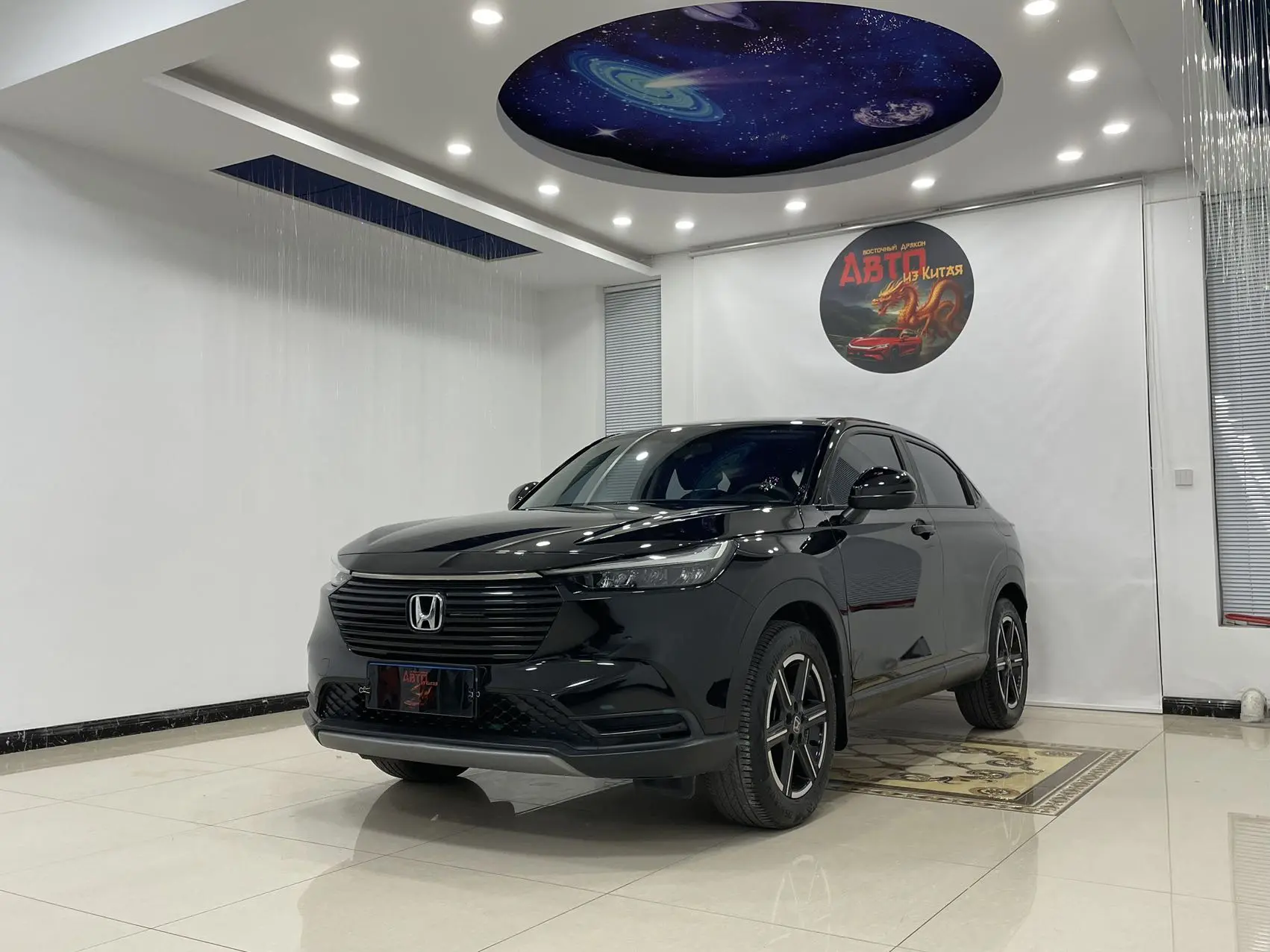 Марка/модель Honda Vezel
Год выпуска 2023

объем двигателя - 1.5 (123 л.с)
двигатель - бензин 
приво