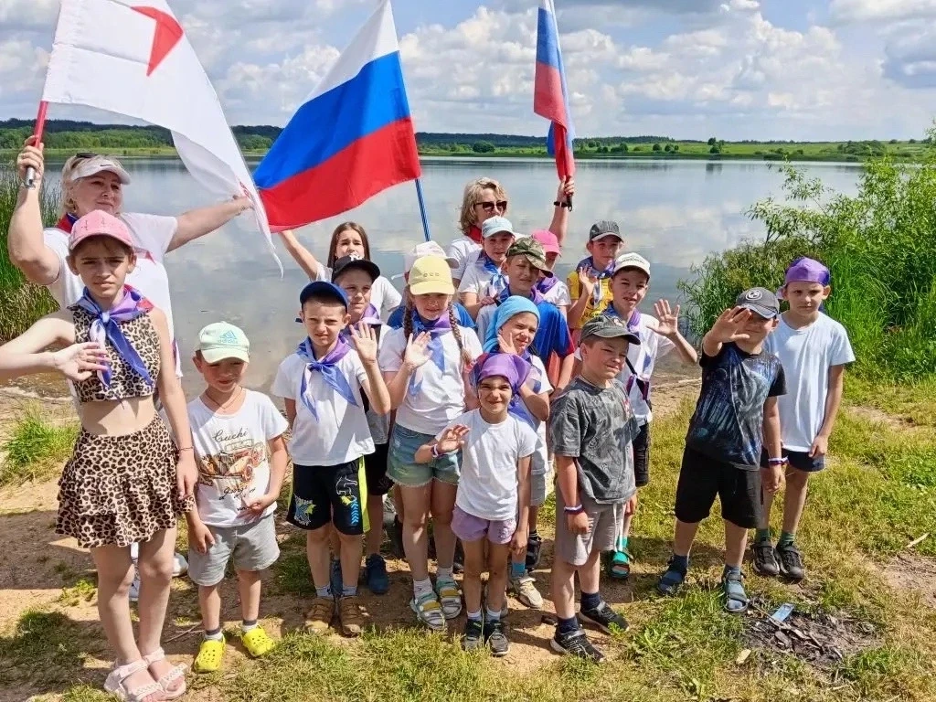 Школьный лагерь продолжает свою работу! Сегодня день был очень насыщенным и интересным.
Программа бы