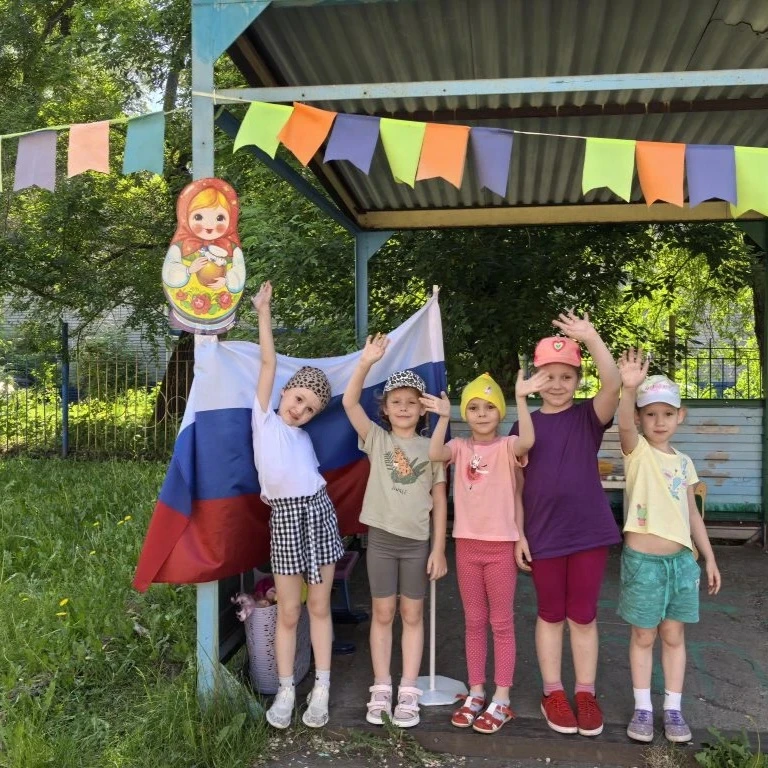День России в детском саду

Сегодня в нашем саду прошёл праздник, посвящённый Дню России! 🇷🇺

Мы г