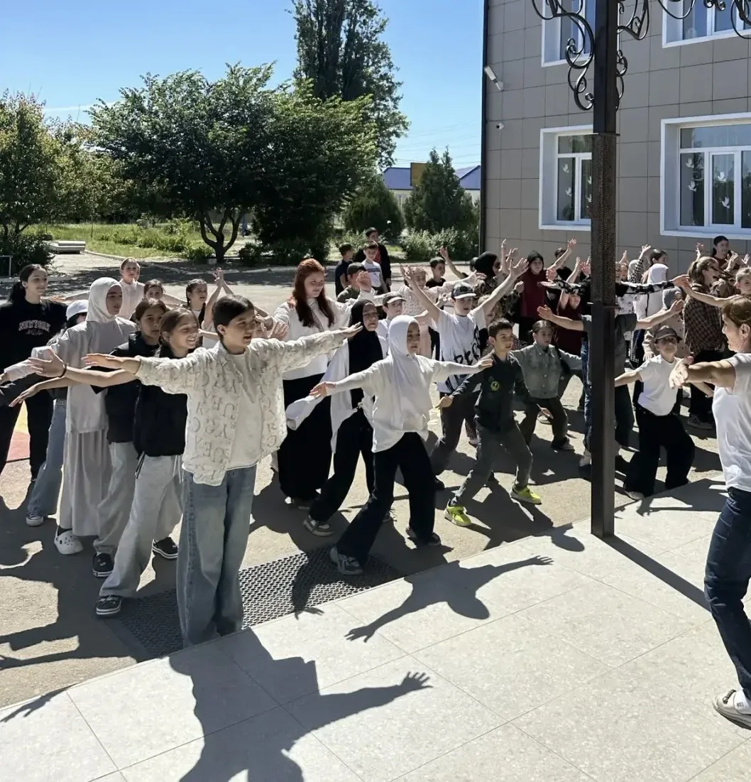 Сегодня в нашей школе состоялось торжественное открытие пришкольного лагеря дневного пребывания "Сол