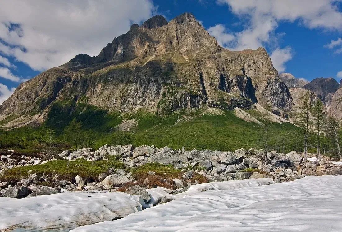 🇷🇺 Рубрика "100 фактов о РОССИИ" 

🗻 Хребет Кодар

📍 Забайкальский край

🏞  Хребет Кодар находи