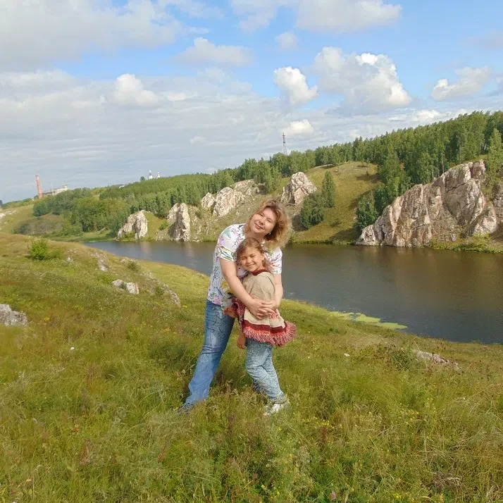 Это праздник берёзового сока весной и тихих улочек в маленьких городах. Голосов дикторов, которые мы