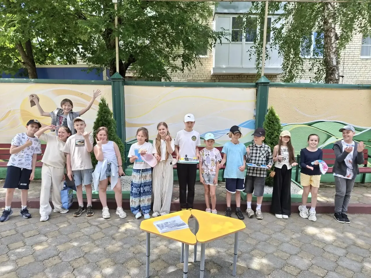 А в нашем лагере продолжает работу туристский отряд «Факел». Сегодня ребята на практике проверили зн