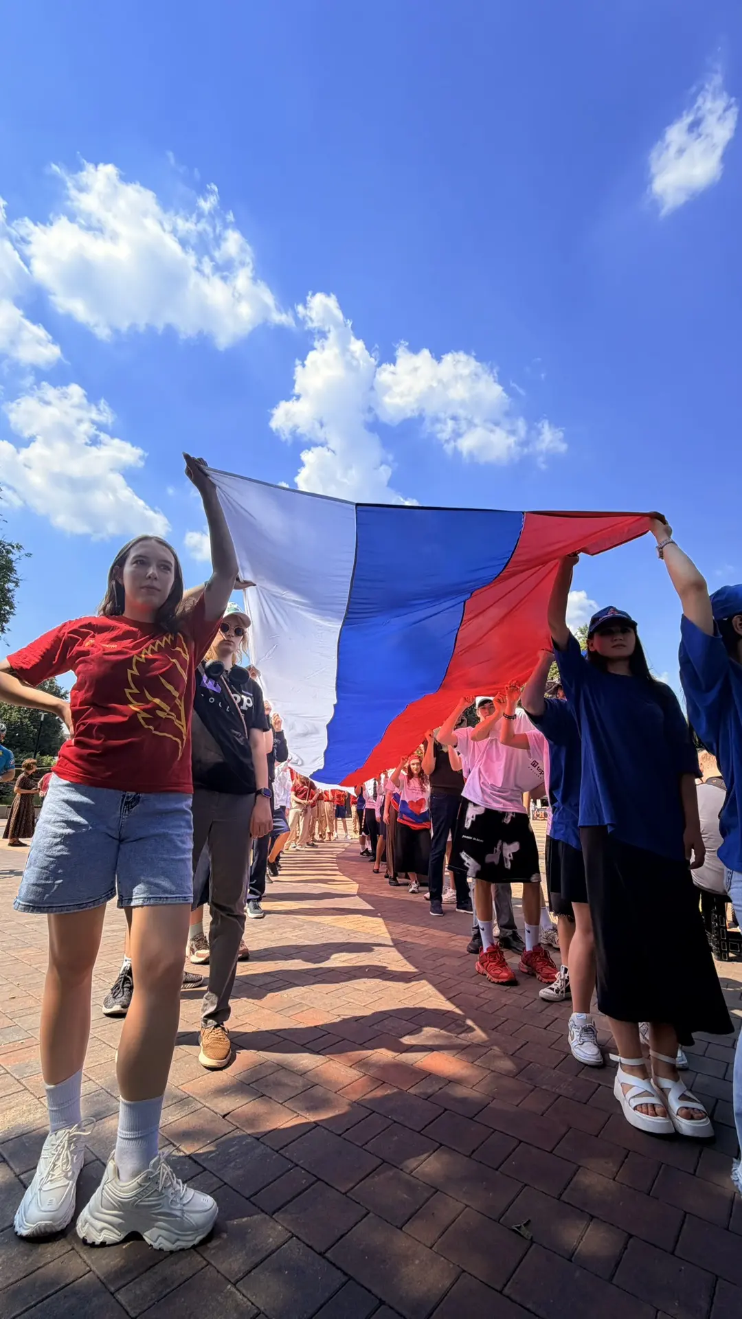 🇷🇺 С Днём России!🇷🇺

Сегодня наши юнармейцы приняли активное участие в праздничной акции в честь