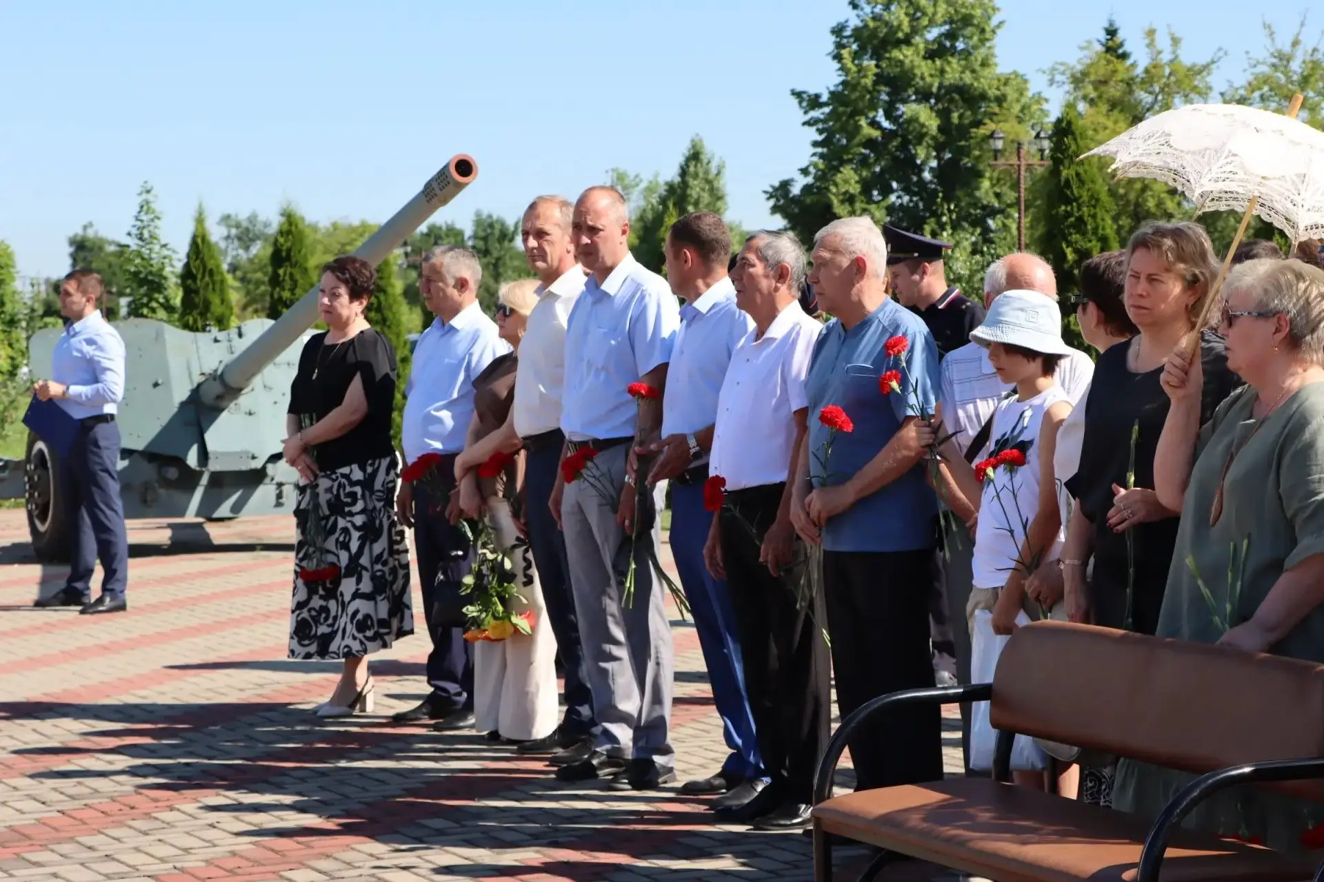 В День памяти и скорби жители станицы Гиагинской собрались у мемориала "Вечный огонь", чтобы почтить