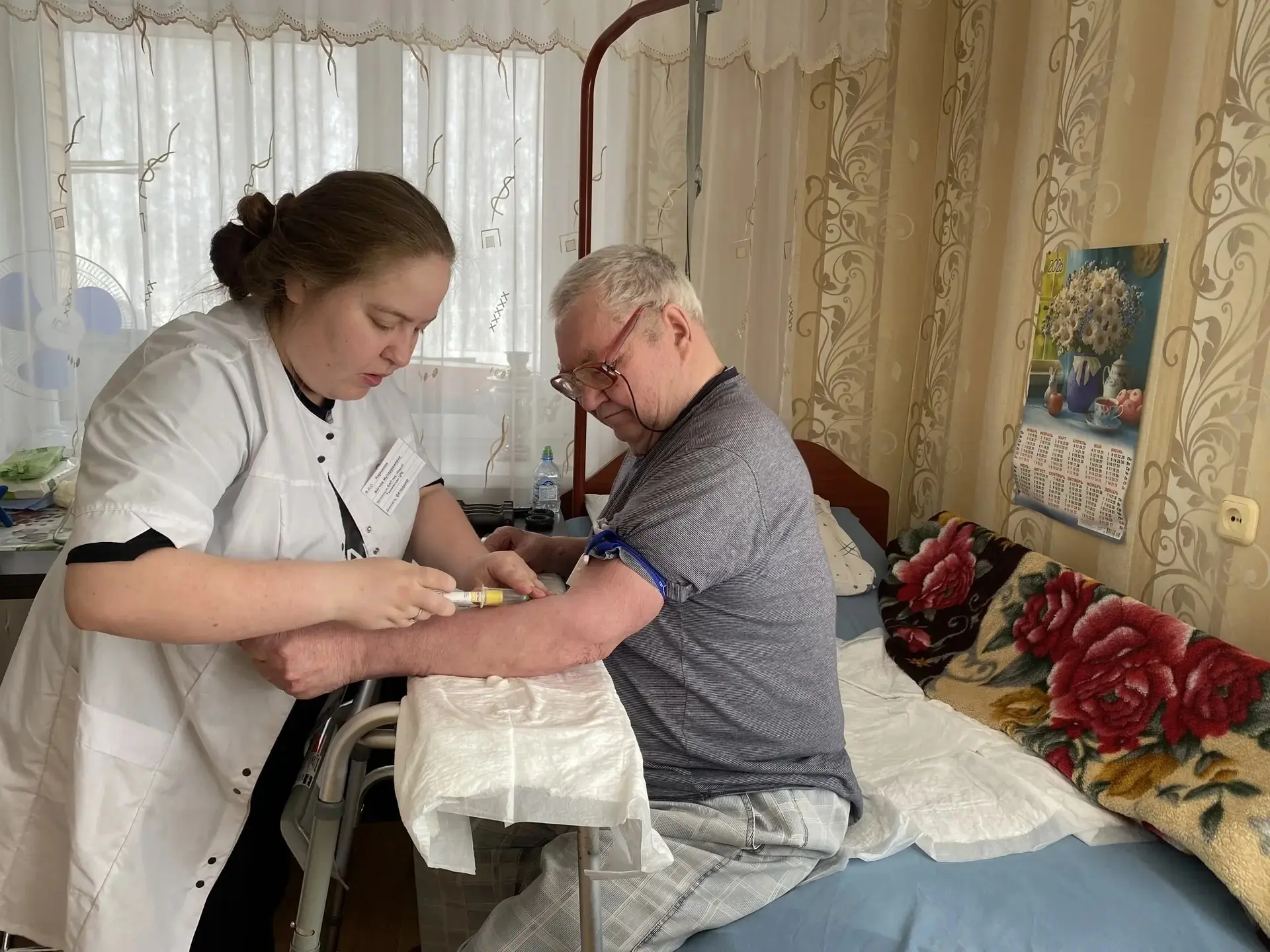 Ежегодно  получатели социальных услуг надомного отделения проходят диспансеризацию. Для маломобильны