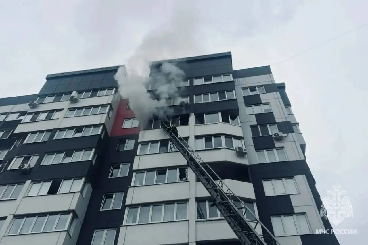 1 человек пострадал и 15 эвакуированы при пожаре в Брянске 

В оперативную дежурную смену Главного у