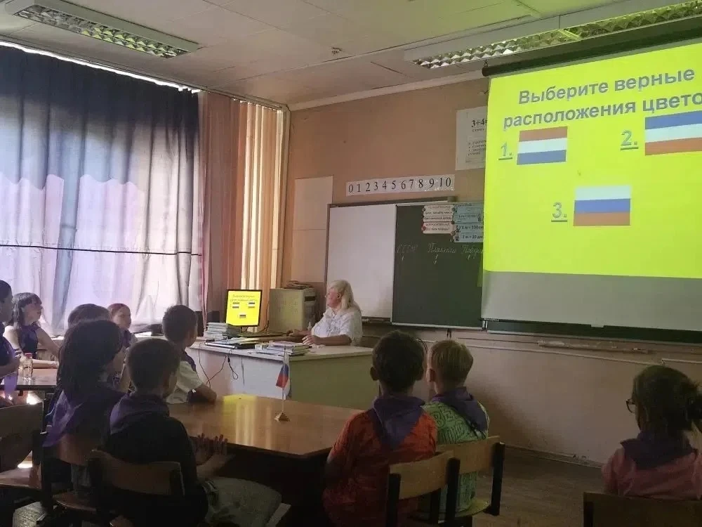 🇷🇺 ДЕНЬ РОССИИ В ЛДП «ДРУЖБА» 🎉

В преддверии Дня России в нашем пришкольном лагере под руководст