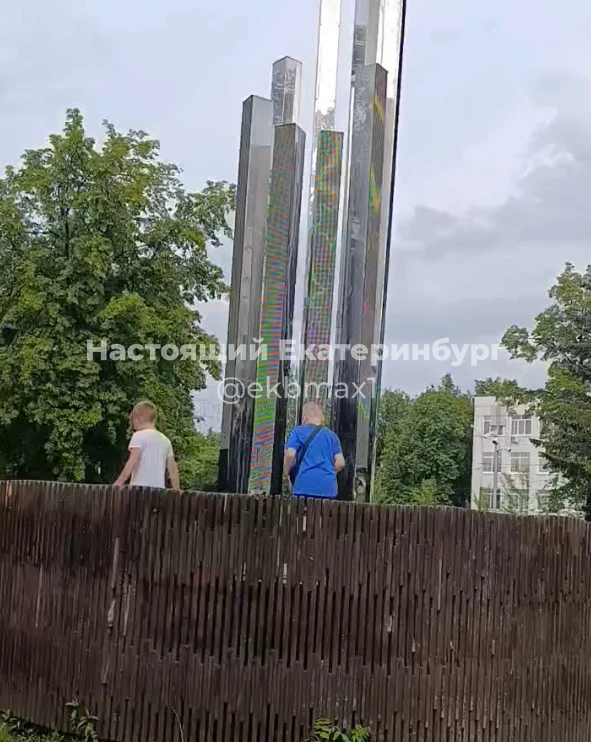 Чьи дети ломают?
Сквер Орджоникидзе.


Прислать новость: админ