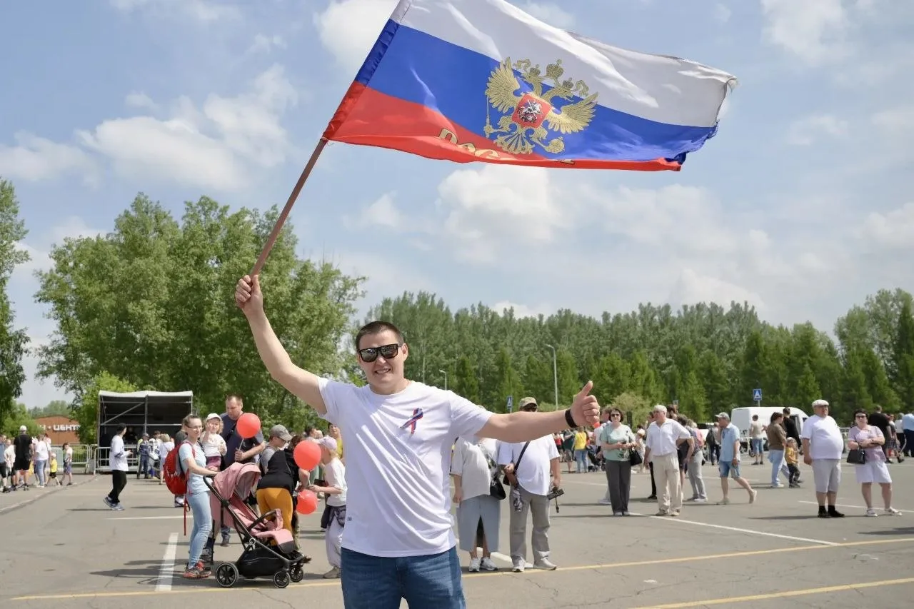 🇷🇺 Патриотический фестиваль «Служу России» состоялся в Красноярске

В День России жители и гости г