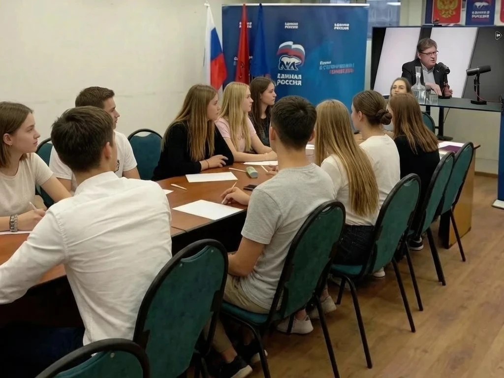 🚀 «Партком»: не просто смотрим — обсуждаем и меняем

Один в поле — не воин. Особенно когда речь про