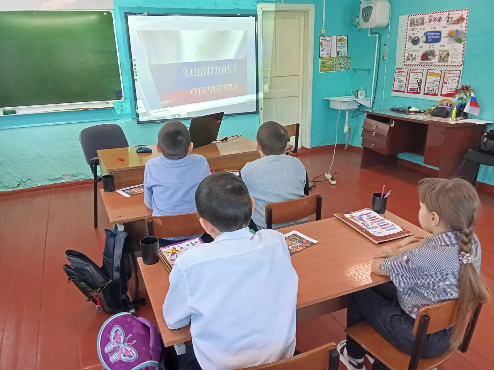 В преддверии праздника в рамках программы "Орлята России" обучающиеся начальных классов стали участн