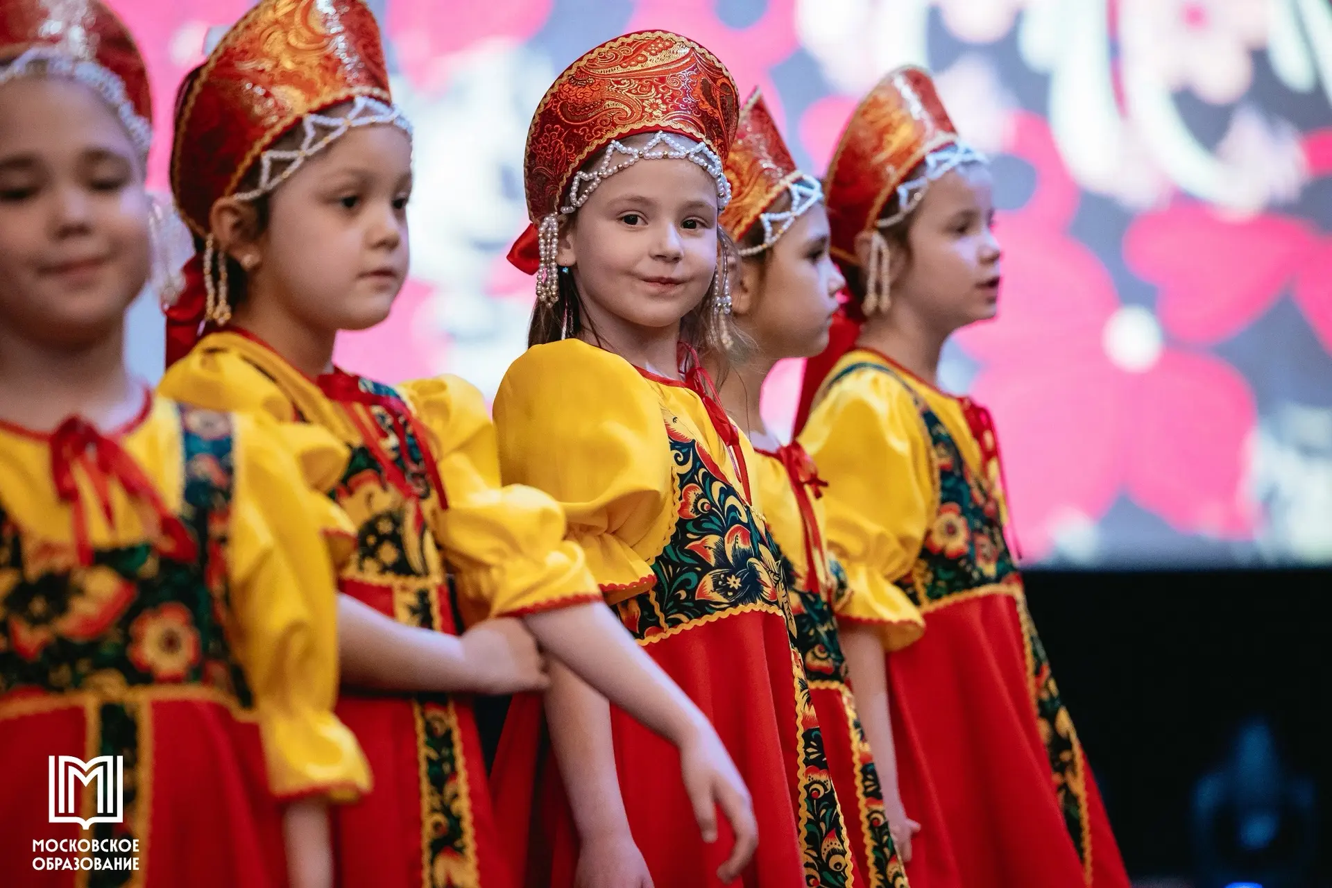 🇷🇺Праздник, который объединяет всех, кто живёт и работает в нашей стране

Заммэра Анастасия Ракова