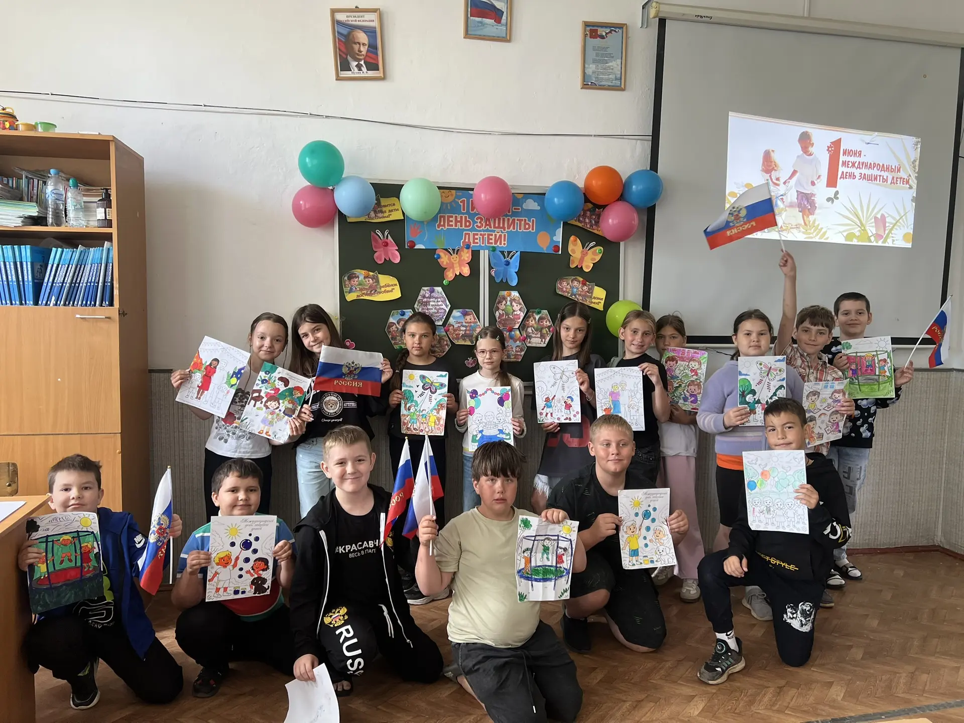 🎉 День защиты детей: Всероссийская акция «Краски детства» в МКОУ «СШ №1»🎉

☝️1 июня мы отмечаем Ме