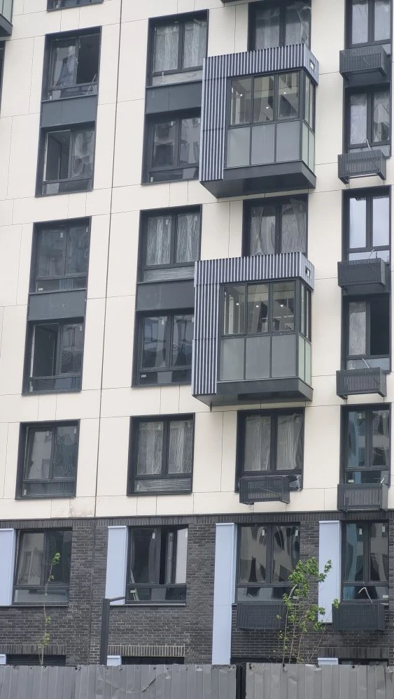 Сегодня ездили смотреть новый дом  ,где купили квартиру. В эксплуатацию уже сдан, но ключи пока не п