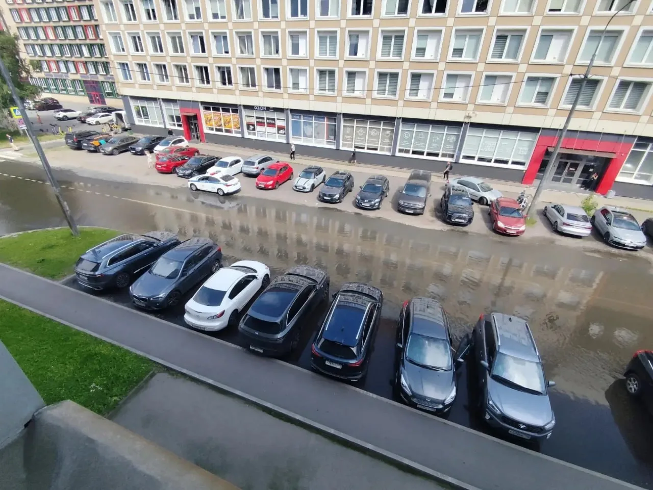 💦 Улицу Трефолева затопило холодной водой

На улице Трефолева произошёл разлив холодной воды. По сл