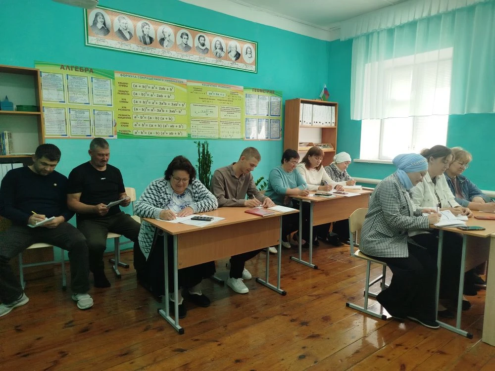 Бүген мәктәбебездә чираттагы педагогик киңәшмә үтте. Ул 4 нче чирек һәм еллык нәтиҗәләргә,  Бердәм Д
