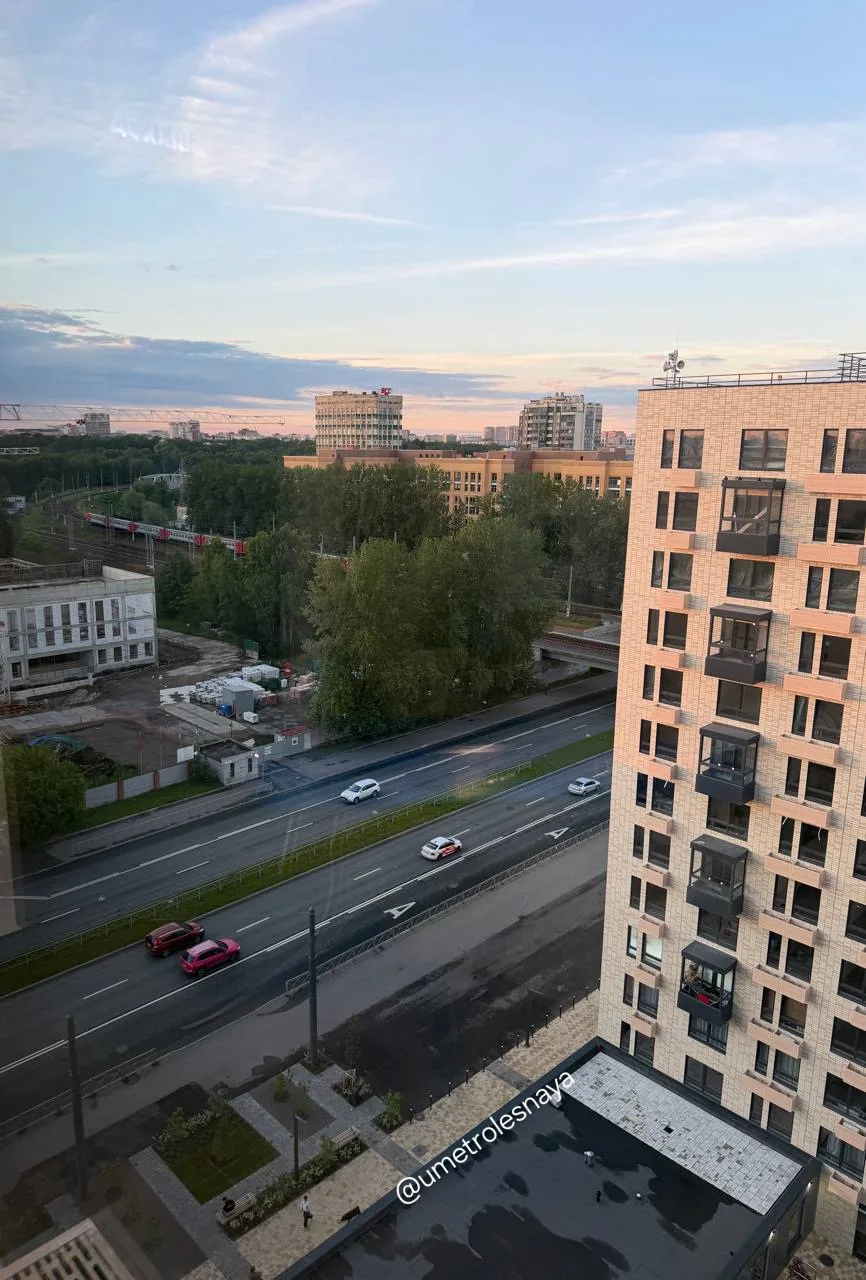 "Так тоже красиво ❤️", - пишет Татьяна.

Это с Кантемировской вид в сторону Лесного и парка ЛТА чере