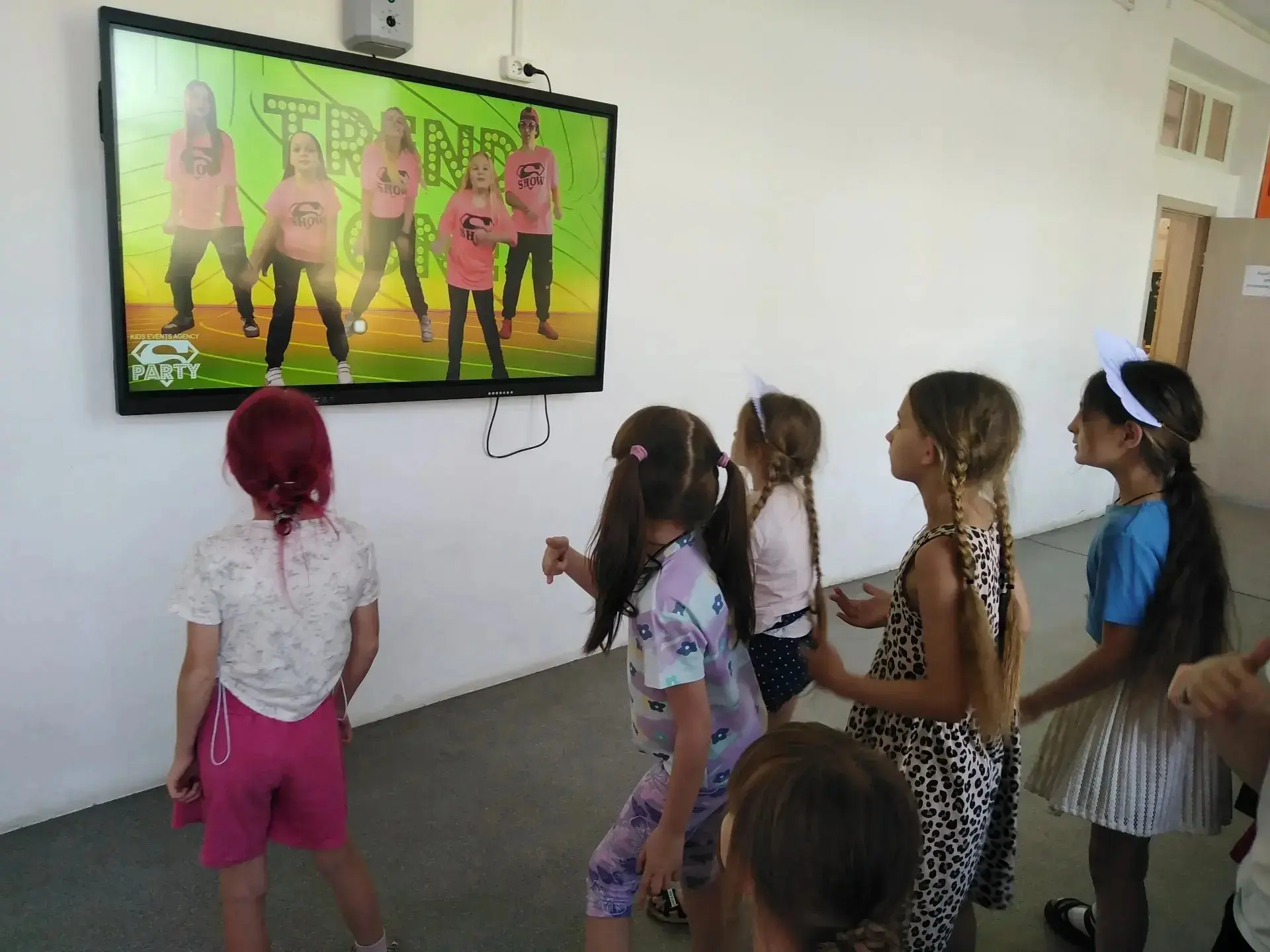 🕺💥 Супердискотека в «Одуванчике»: танцуют все!

🎉 Сегодняшний день в лагере завершился настоящей 