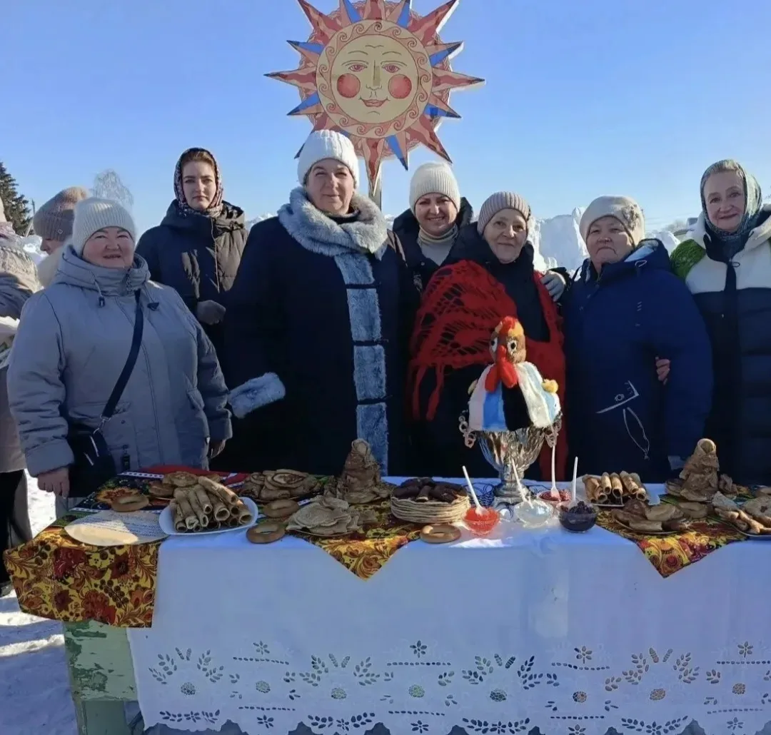 Эдуард Асадов, «Прощёное воскресенье»
 
Пекут блины. Стоит весёлый чад. 
На масленицу — всюду разгов
