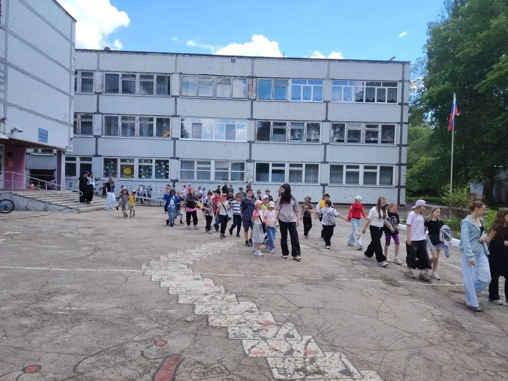 🚨 Безопасность на «отлично»: в лагере «Солнышко» прошла тренировочная эвакуация!

Лето в лагере — э
